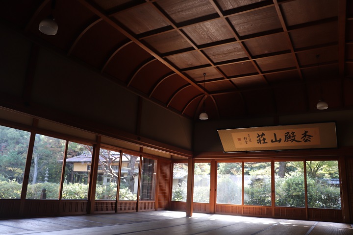 バーチャルサンライズツアー 京都の密かな魅力を満喫 体験ツアー 全国通訳案内士 英語 によるガイド セッション付き 1st Session From 11 00 Jst 金戒光明寺 写経体験 和菓子作り見学 松殿山荘 茶道見学 プラン一覧 Sunrise Tours Jtb